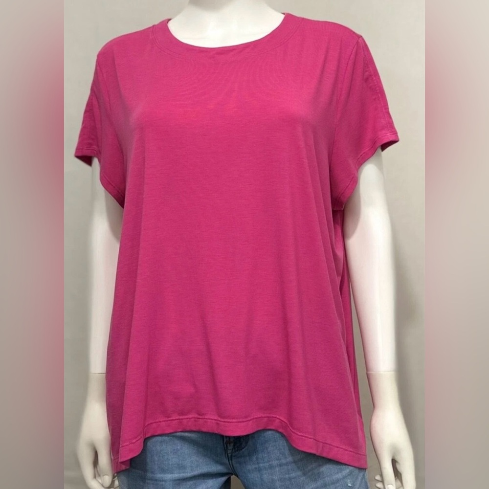 Athleta Womens T Shirt‎ Medium Fuchsia Short Sleeve Crew Neck Lightweight Logo